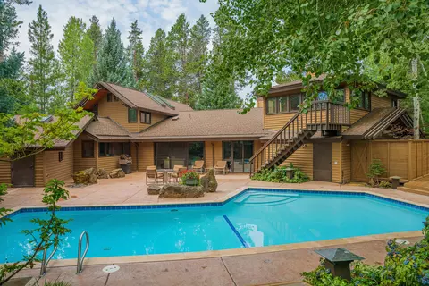 Exterior - 17606 Fairway Ln, Sunriver, OR 97707 photo 1 of 12