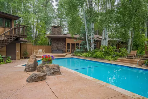 Exterior - 17606 Fairway Ln, Sunriver, OR 97707 photo 3 of 12