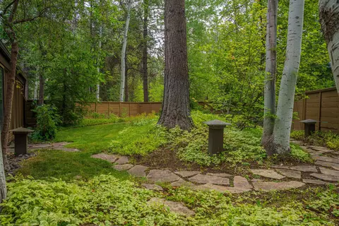 Exterior - 17606 Fairway Ln, Sunriver, OR 97707 photo 9 of 12