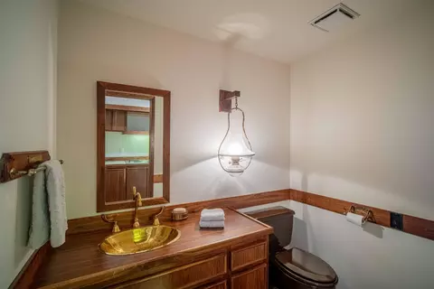 Bath - 17606 Fairway Ln, Sunriver, OR 97707 photo 5 of 6