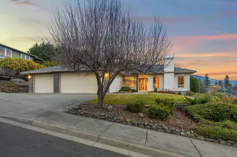 1564 Upland Pl, Medford, OR 97504