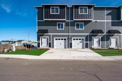 7886 28th St, White City, OR 97503