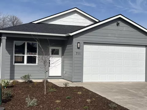 711 Dahl Pl #2, Medford, OR 97501