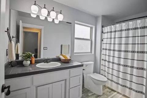 Bath - 278 Echo Way, Eagle Point, OR 97524 photo 1 of 3