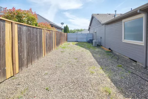 Exterior - 278 Echo Way, Eagle Point, OR 97524 photo 5 of 6