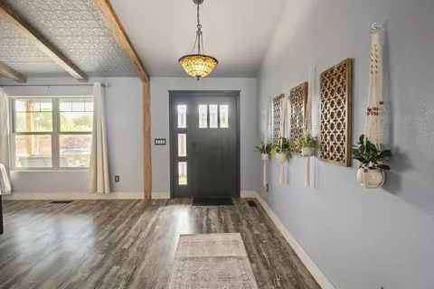 Entry Way - 278 Echo Way, Eagle Point, OR 97524 photo 1 of 2