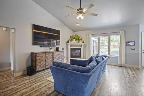 Living - 278 Echo Way, Eagle Point, OR 97524 photo 1 of 3