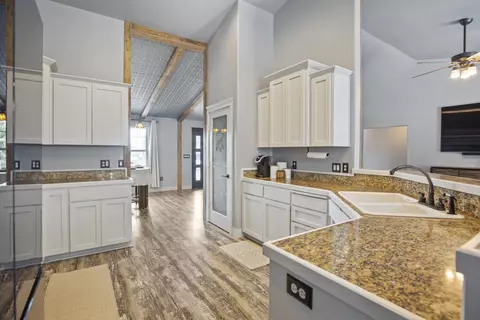 Kitchen - 278 Echo Way, Eagle Point, OR 97524 photo 1 of 2