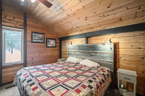 Bedroom - 17606 Cluster Cabin Ln #3, Sunriver, OR 97707 photo 2 of 7