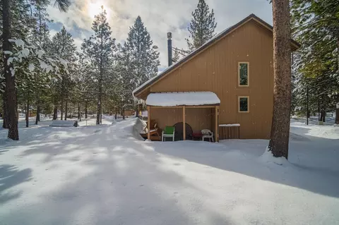 Exterior - 17606 Cluster Cabin Ln #3, Sunriver, OR 97707 photo 9 of 10