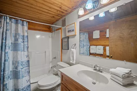 Bath - 17606 Cluster Cabin Ln #3, Sunriver, OR 97707 photo 1 of 3