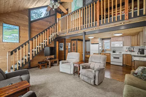 Living - 17606 Cluster Cabin Ln #3, Sunriver, OR 97707 photo 4 of 5