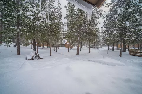 Exterior - 17606 Cluster Cabin Ln #3, Sunriver, OR 97707 photo 4 of 10