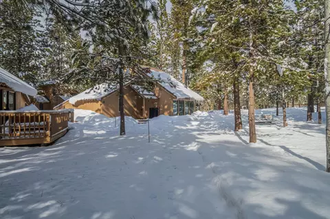 Exterior - 17606 Cluster Cabin Ln #3, Sunriver, OR 97707 photo 1 of 10