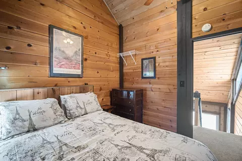 Bedroom - 17606 Cluster Cabin Ln #3, Sunriver, OR 97707 photo 5 of 7