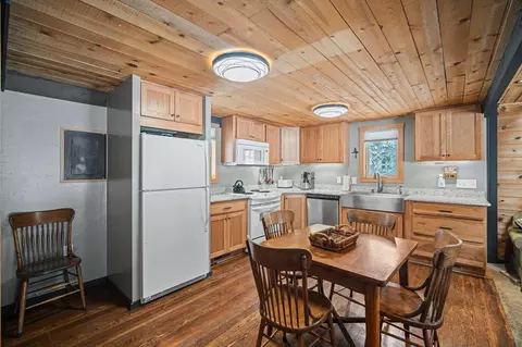 Kitchen - 17606 Cluster Cabin Ln #3, Sunriver, OR 97707 photo 1 of 4