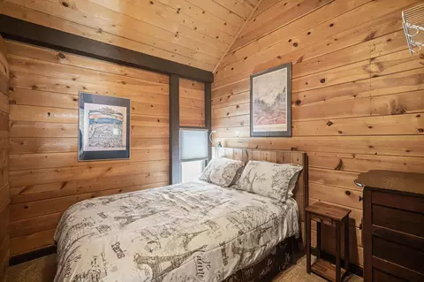 Bedroom - 17606 Cluster Cabin Ln #3, Sunriver, OR 97707 photo 4 of 7