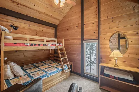 Bedroom - 17606 Cluster Cabin Ln #3, Sunriver, OR 97707 photo 6 of 7