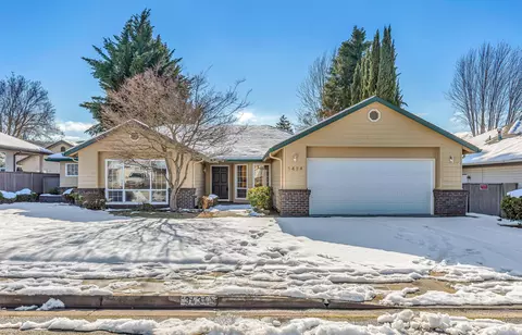 3434 Viewpoint Dr, Medford, OR 97504