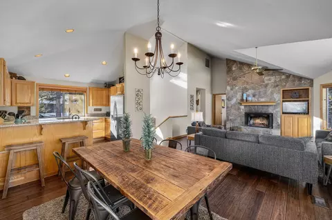 57736 Vine Maple Ln #7, Sunriver, OR 97707