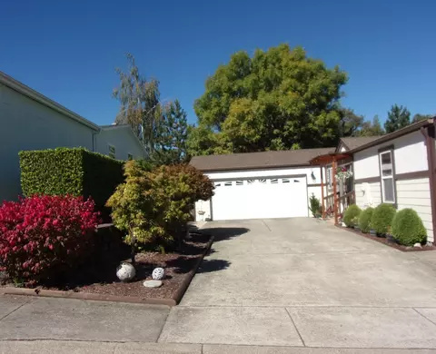 381 Knoll Terrace Dr, Canyonville, OR 97417