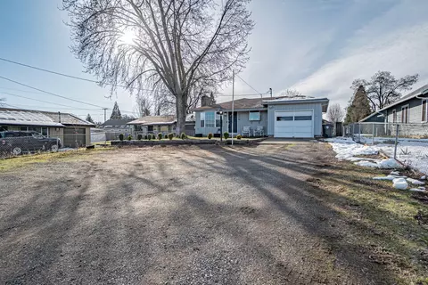 530 Freeman Rd, Central Point, OR 97502