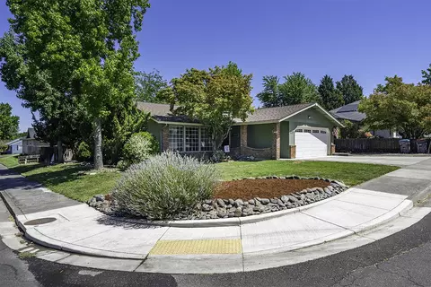 3203 Larue Dr, Medford, OR 97504