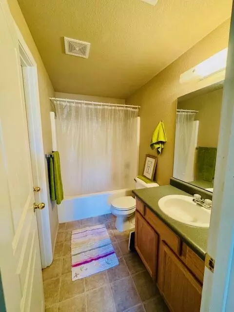 Bath - 202 S Junction Ave, Cave Junction, OR 97523 photo 2 of 2
