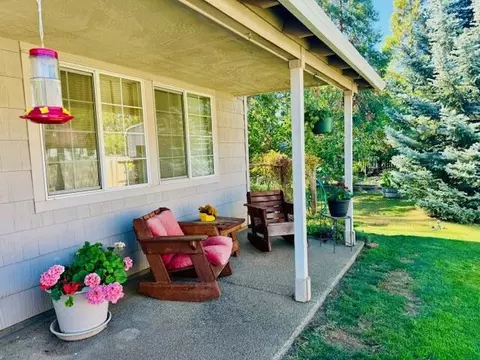 Exterior - 202 S Junction Ave, Cave Junction, OR 97523 photo 11 of 12