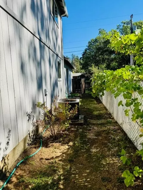 Exterior - 202 S Junction Ave, Cave Junction, OR 97523 photo 3 of 12