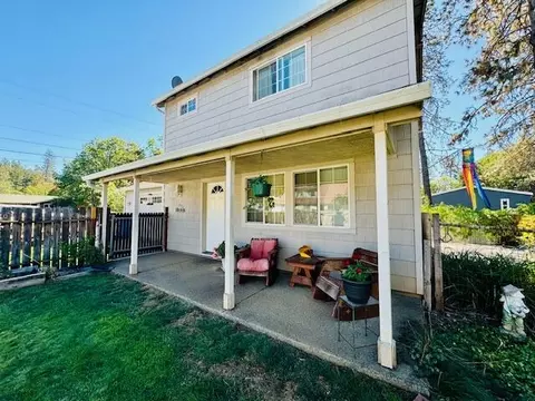Exterior - 202 S Junction Ave, Cave Junction, OR 97523 photo 1 of 12