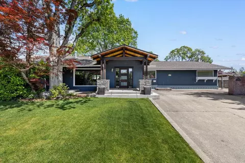 225 Black Oak Dr, Medford, OR 97504