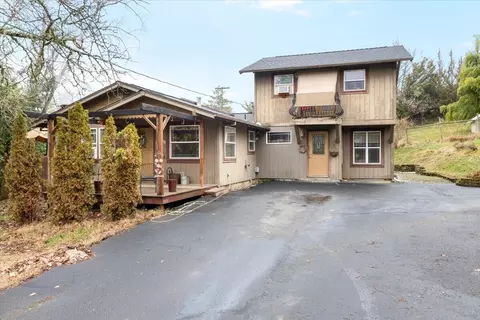 2751 Dark Hollow Rd, Medford, OR 97501