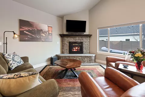 Living - 20606 SE Gemstone Ave, Bend, OR 97702 photo 2 of 4