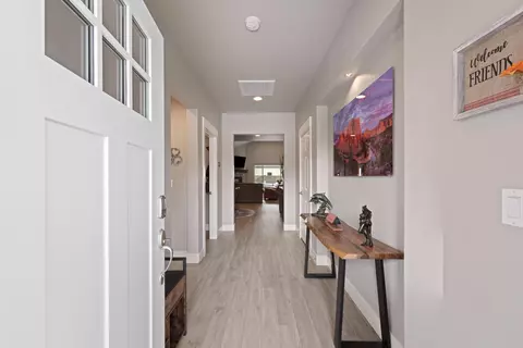 Entry Way - 20606 SE Gemstone Ave, Bend, OR 97702 photo 1 of 2
