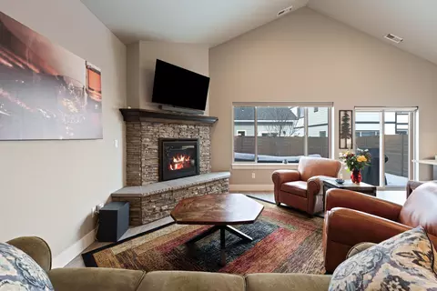 Living - 20606 SE Gemstone Ave, Bend, OR 97702 photo 4 of 4