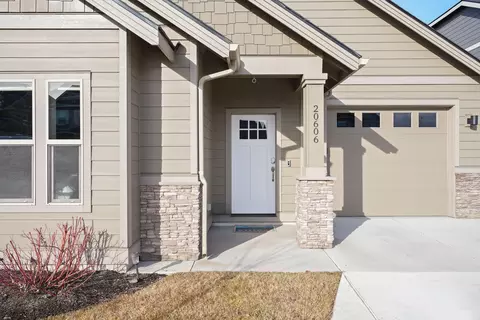 Exterior - 20606 SE Gemstone Ave, Bend, OR 97702 photo 2 of 7