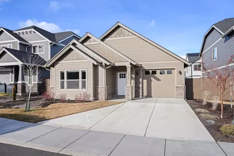 Exterior - 20606 SE Gemstone Ave, Bend, OR 97702 photo 3 of 7