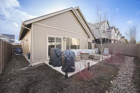 Exterior - 20606 SE Gemstone Ave, Bend, OR 97702 photo 4 of 7
