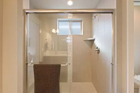 Bath - 20606 SE Gemstone Ave, Bend, OR 97702 photo 4 of 4