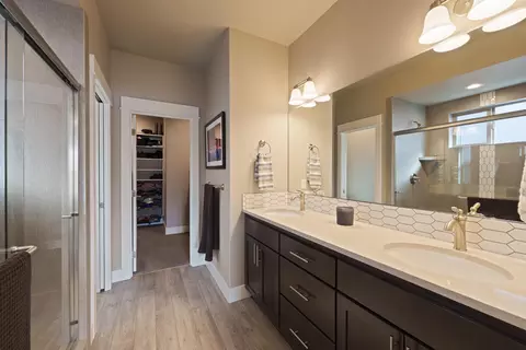 Bath - 20606 SE Gemstone Ave, Bend, OR 97702 photo 2 of 4
