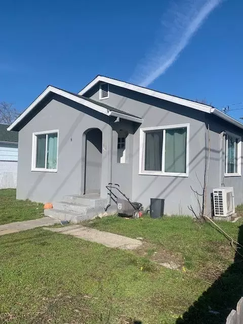 42 N 9th St, Central Point, OR 97502