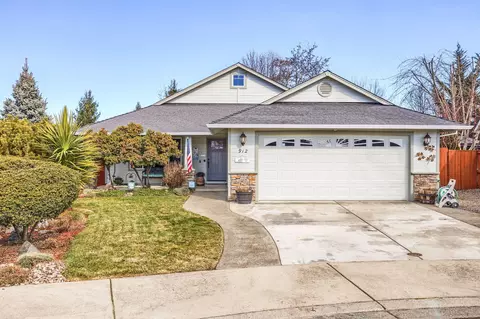 912 SW Princeton Pl, Grants Pass, OR 97527