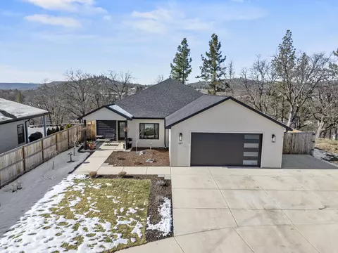 Exterior - 447 Arrowhead Trl, Eagle Point, OR 97524 photo 8 of 8