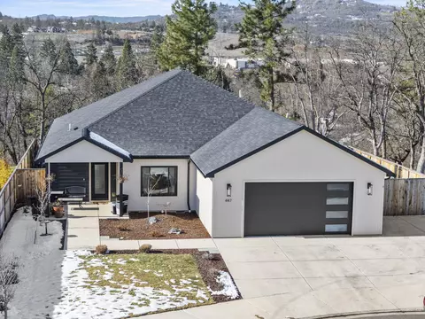 Exterior - 447 Arrowhead Trl, Eagle Point, OR 97524 photo 6 of 8