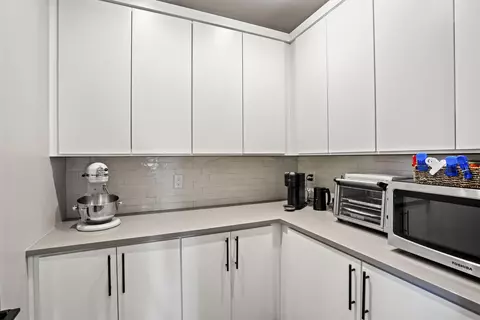 Kitchen - 447 Arrowhead Trl, Eagle Point, OR 97524 photo 6 of 6