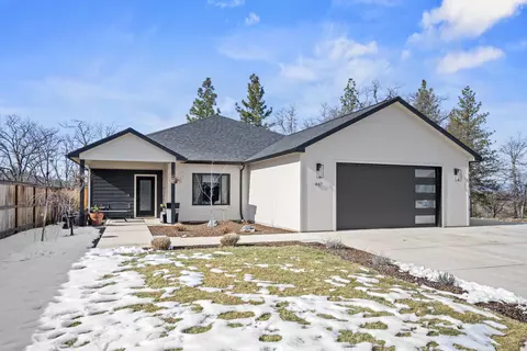 447 Arrowhead Trl, Eagle Point, OR 97524