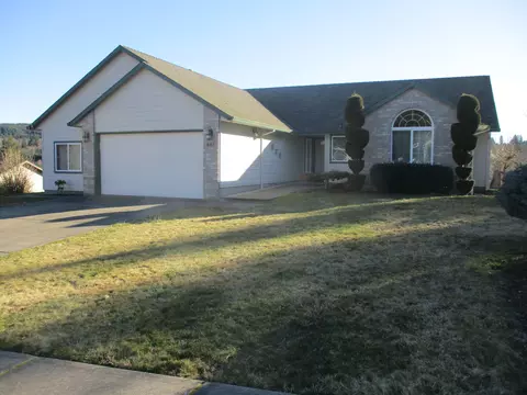 687 Lakeview Dr, Vernonia, OR 97064