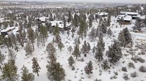 3700 NW Perspective Dr, Bend, OR 97703