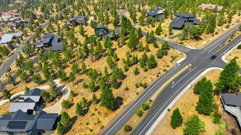 3700 NW Perspective Dr, Bend, OR 97703 photo 4